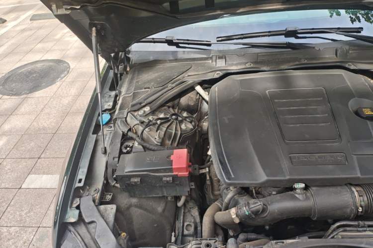 Used Jaguar XFL 2024 2.0T P300 Four-Wheel Drive Flagship Sport Gold Edition Engine Bay Right