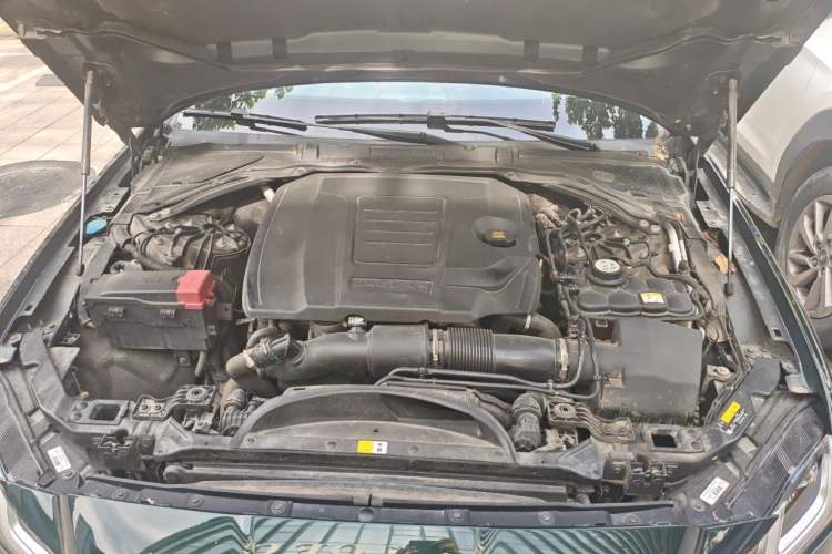 Used Jaguar XFL 2024 2.0T P300 Four-Wheel Drive Flagship Sport Gold Edition Engine Bay