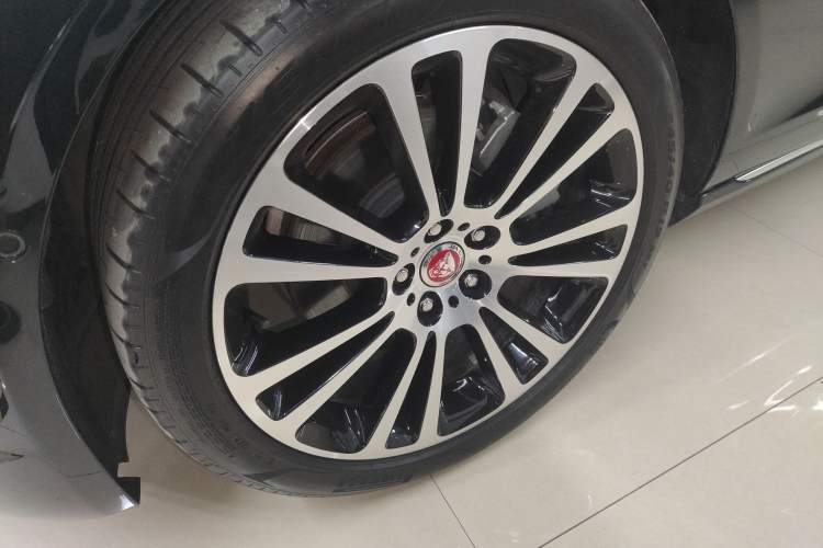 Used Jaguar XFL 2024 2.0T P250 Two-Wheel Drive Prestige Luxury Edition Exterior 4