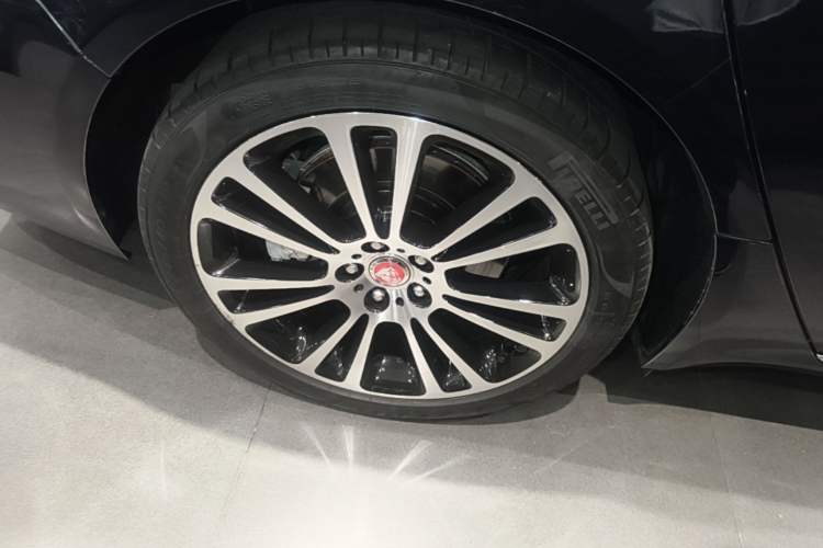 Used Jaguar XFL 2024 2.0T P250 Two-Wheel Drive Prestige Luxury Edition Exterior 5