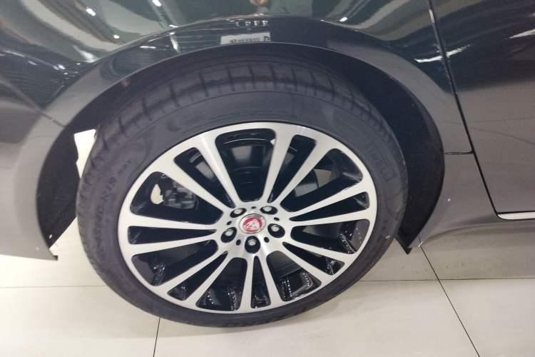 Used Jaguar XFL 2024 2.0T P250 Two-Wheel Drive Prestige Luxury Edition Exterior 5