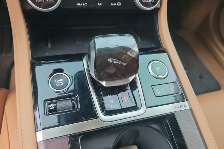 Used Jaguar XFL 2024 2.0T P250 Two-Wheel Drive Prestige Luxury Edition Gear Lever