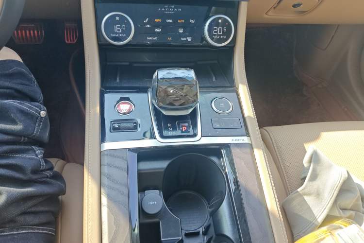 Used Jaguar XFL 2024 2.0T P250 Two-Wheel Drive Prestige Luxury Edition Gear Lever