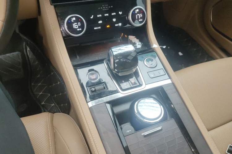 Used Jaguar XFL 2024 2.0T P250 Two-Wheel Drive Prestige Luxury Edition Gear Lever