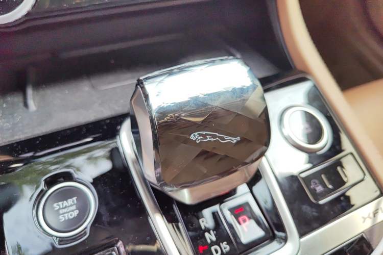 Used Jaguar XFL 2024 2.0T P250 Two-Wheel Drive Prestige Luxury Edition Gear Lever