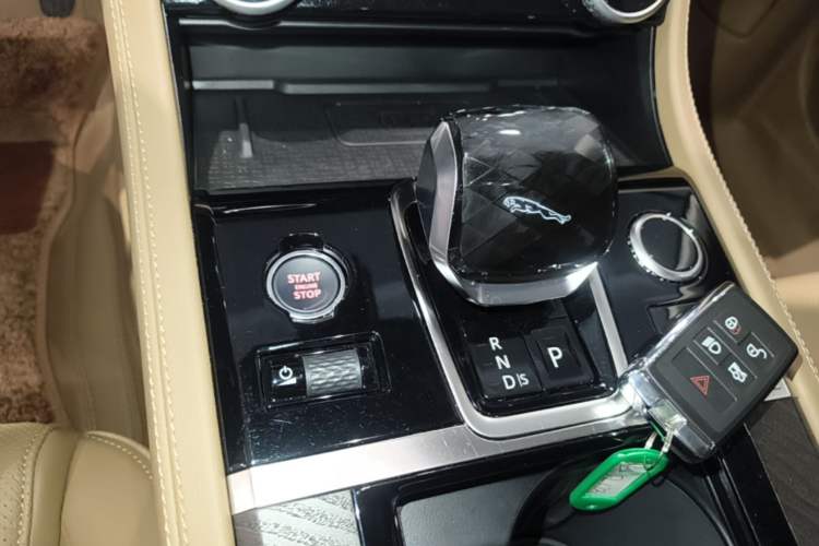Used Jaguar XFL 2024 2.0T P250 Two-Wheel Drive Prestige Luxury Edition Gear Lever
