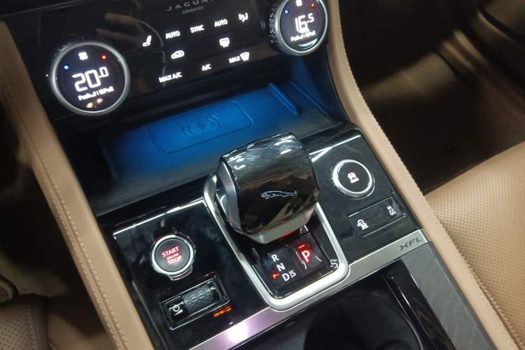 Used Jaguar XFL 2024 2.0T P250 Two-Wheel Drive Prestige Luxury Edition Gear Lever