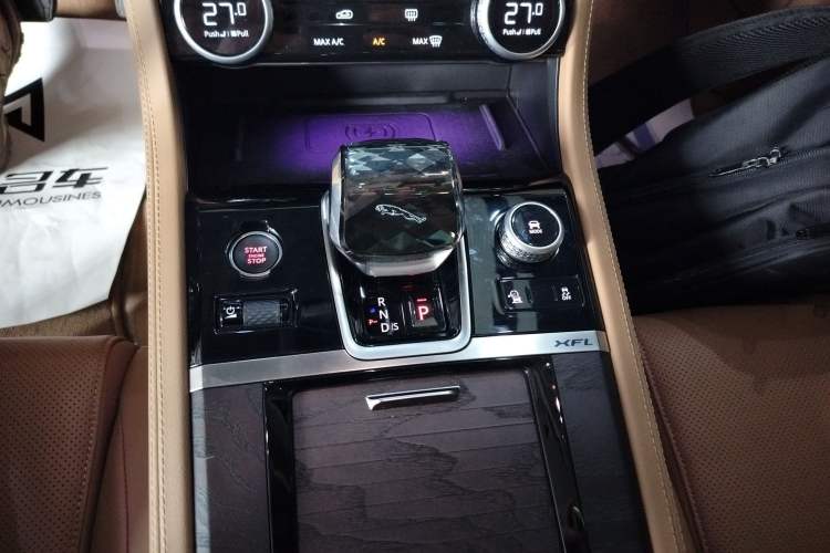 Used Jaguar XFL 2024 2.0T P250 Two-Wheel Drive Prestige Luxury Edition Gear Lever