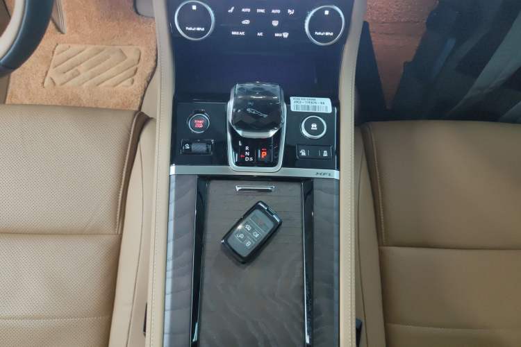 Used Jaguar XFL 2024 2.0T P250 Two-Wheel Drive Prestige Luxury Edition Gear Lever