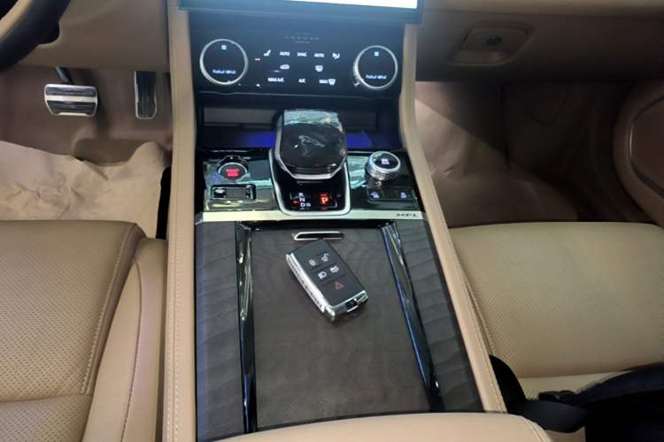 Used Jaguar XFL 2024 2.0T P250 Two-Wheel Drive Prestige Luxury Edition Gear Lever