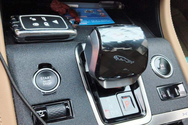 Used Jaguar XFL 2024 2.0T P250 Two-Wheel Drive Prestige Luxury Edition Gear Lever