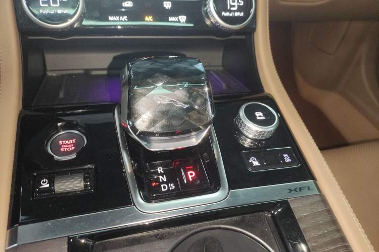 Used Jaguar XFL 2024 2.0T P250 Two-Wheel Drive Prestige Luxury Edition Gear Lever
