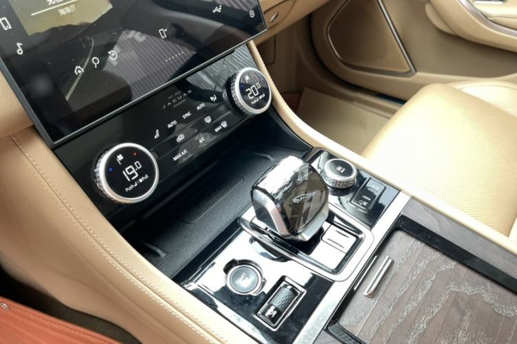 Used Jaguar XFL 2024 2.0T P250 Two-Wheel Drive Prestige Luxury Edition Gear Lever