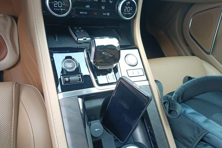 Used Jaguar XFL 2024 2.0T P250 Two-Wheel Drive Prestige Luxury Edition Gear Lever