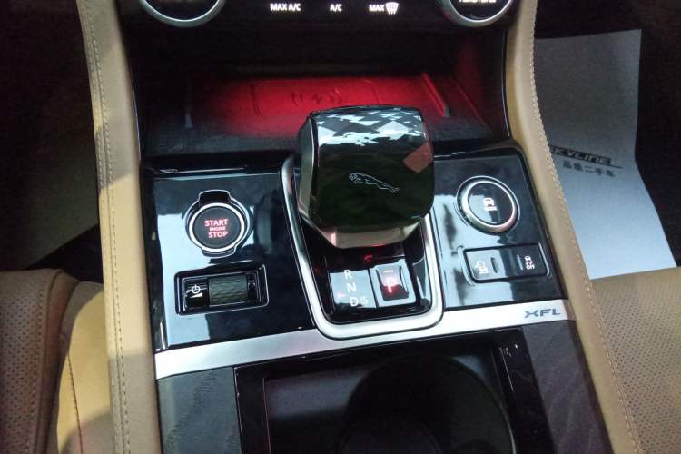 Used Jaguar XFL 2024 2.0T P250 Two-Wheel Drive Prestige Luxury Edition Gear Lever