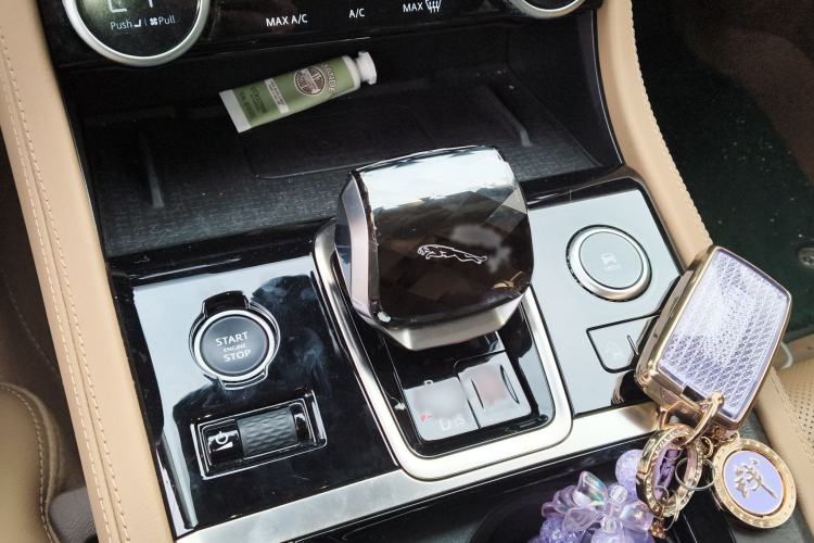 Used Jaguar XFL 2024 2.0T P250 Two-Wheel Drive Prestige Luxury Edition Gear Lever