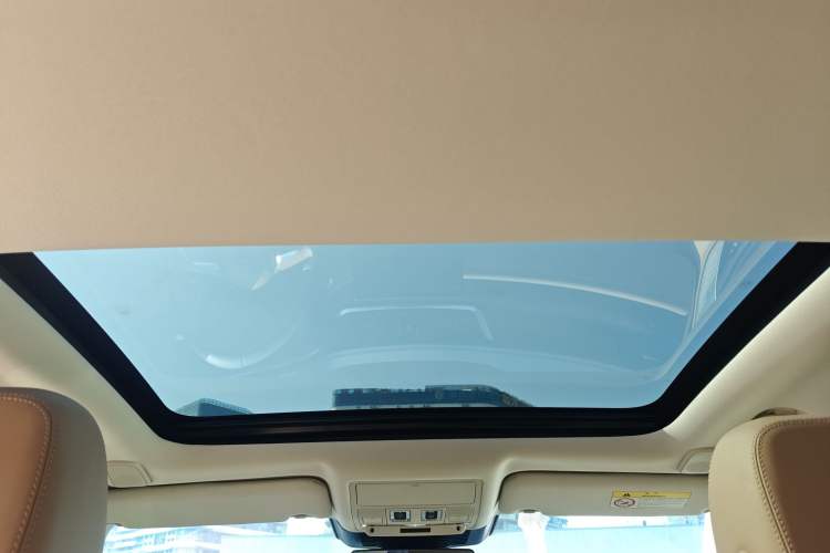 Used Jaguar XFL 2024 2.0T P250 Two-Wheel Drive Prestige Luxury Edition Headliner