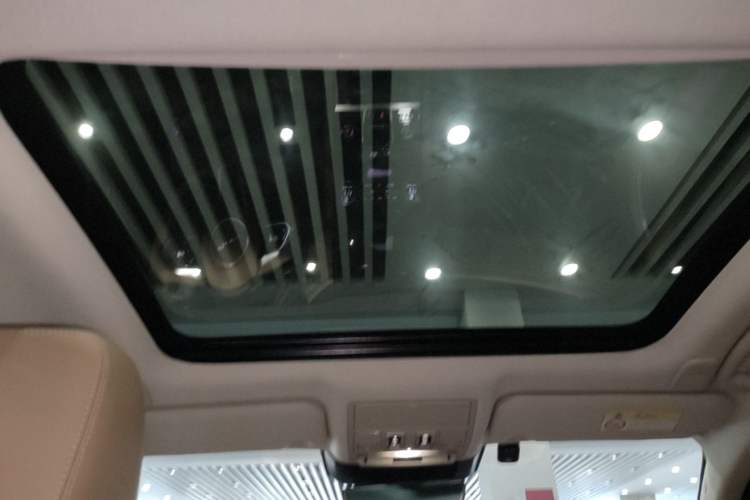 Used Jaguar XFL 2024 2.0T P250 Two-Wheel Drive Prestige Luxury Edition Headliner