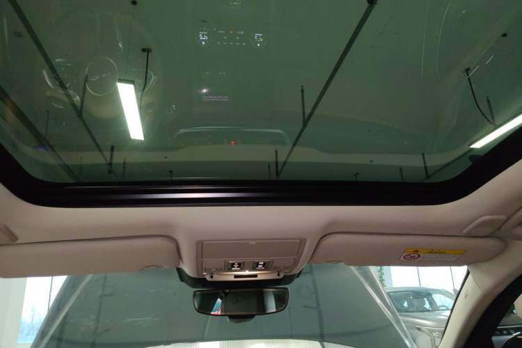 Used Jaguar XFL 2024 2.0T P250 Two-Wheel Drive Prestige Luxury Edition Headliner