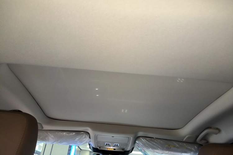 Used Jaguar XFL 2024 2.0T P250 Two-Wheel Drive Prestige Luxury Edition Headliner