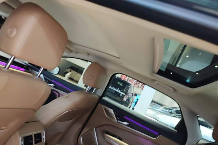 Used Jaguar XFL 2024 2.0T P250 Two-Wheel Drive Prestige Luxury Edition Headliner