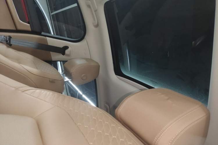 Used Jaguar XFL 2024 2.0T P250 Two-Wheel Drive Prestige Luxury Edition Headliner