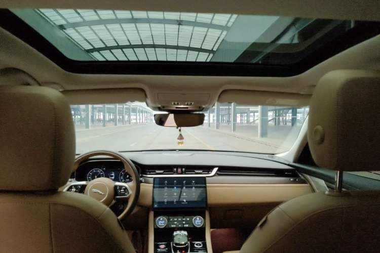 Used Jaguar XFL 2024 2.0T P250 Two-Wheel Drive Prestige Luxury Edition Headliner