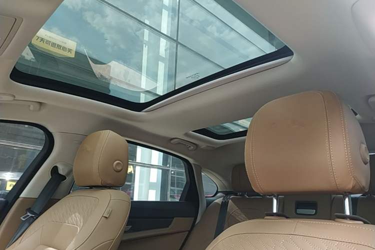 Used Jaguar XFL 2024 2.0T P250 Two-Wheel Drive Prestige Luxury Edition Headliner
