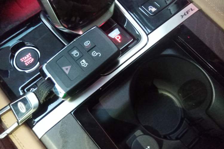 Used Jaguar XFL 2024 2.0T P250 Two-Wheel Drive Prestige Luxury Edition Interior 1