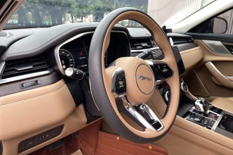 Used Jaguar XFL 2024 2.0T P250 Two-Wheel Drive Prestige Luxury Edition Interior 11