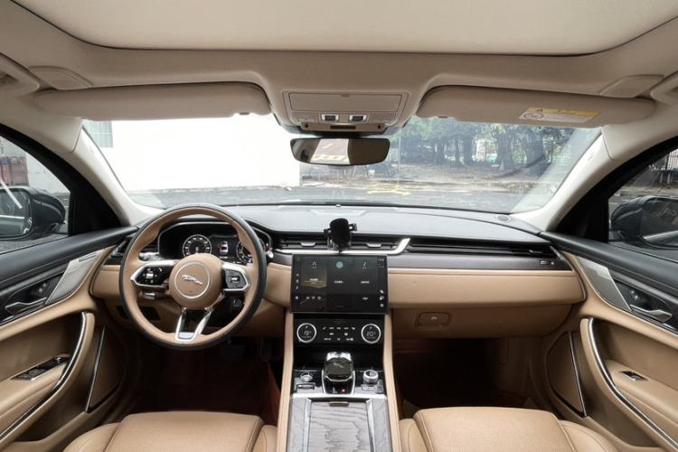 Used Jaguar XFL 2024 2.0T P250 Two-Wheel Drive Prestige Luxury Edition Interior 2