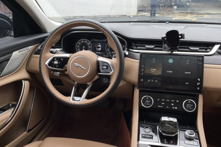 Used Jaguar XFL 2024 2.0T P250 Two-Wheel Drive Prestige Luxury Edition Interior 3