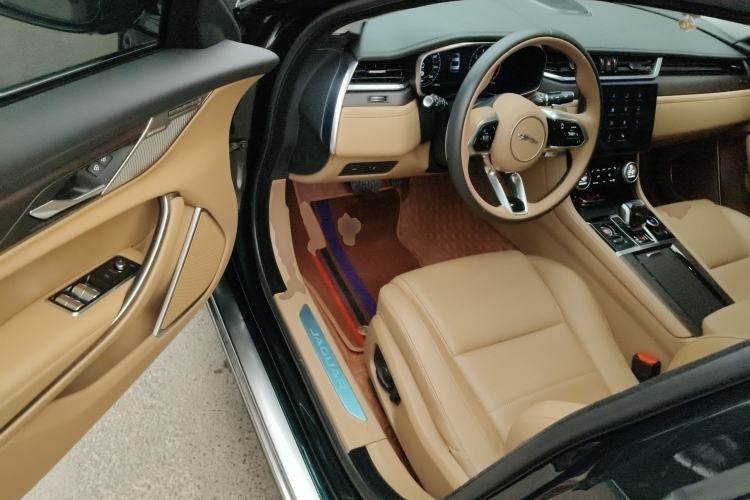 Used Jaguar XFL 2024 2.0T P250 Two-Wheel Drive Prestige Luxury Edition Interior 3