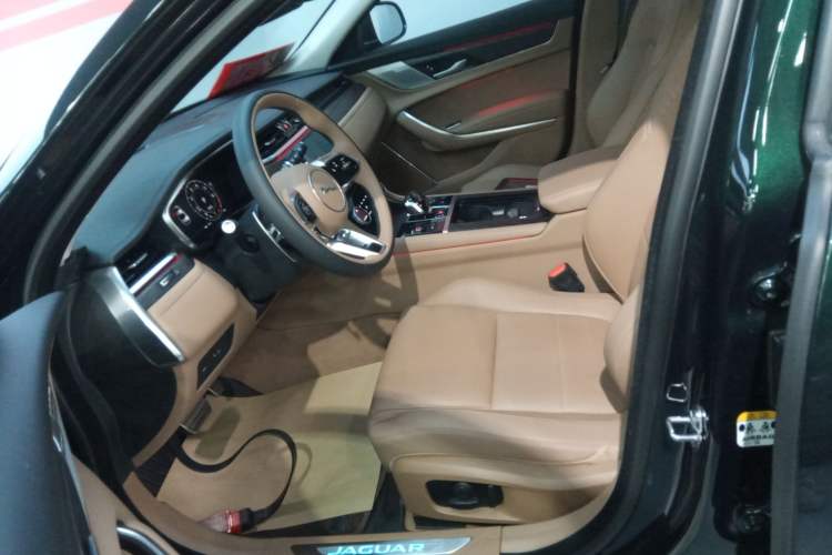 Used Jaguar XFL 2024 2.0T P250 Two-Wheel Drive Prestige Luxury Edition Interior 3