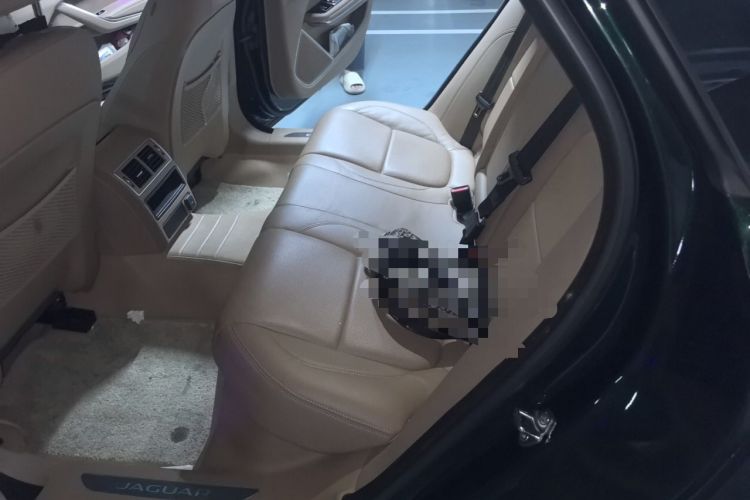 Used Jaguar XFL 2024 2.0T P250 Two-Wheel Drive Prestige Luxury Edition Interior 4