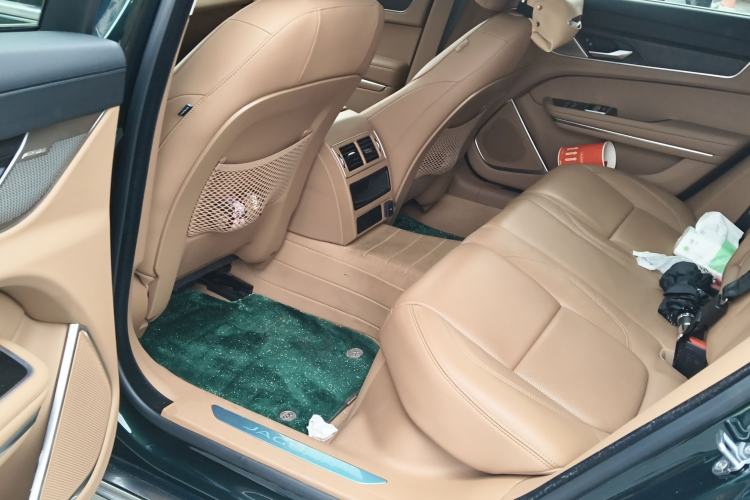 Used Jaguar XFL 2024 2.0T P250 Two-Wheel Drive Prestige Luxury Edition Interior 4