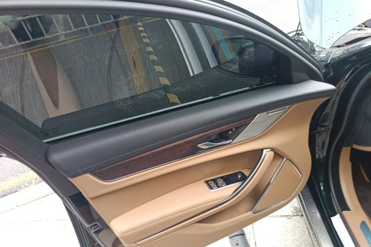 Used Jaguar XFL 2024 2.0T P250 Two-Wheel Drive Prestige Luxury Edition Left Front Door Interior