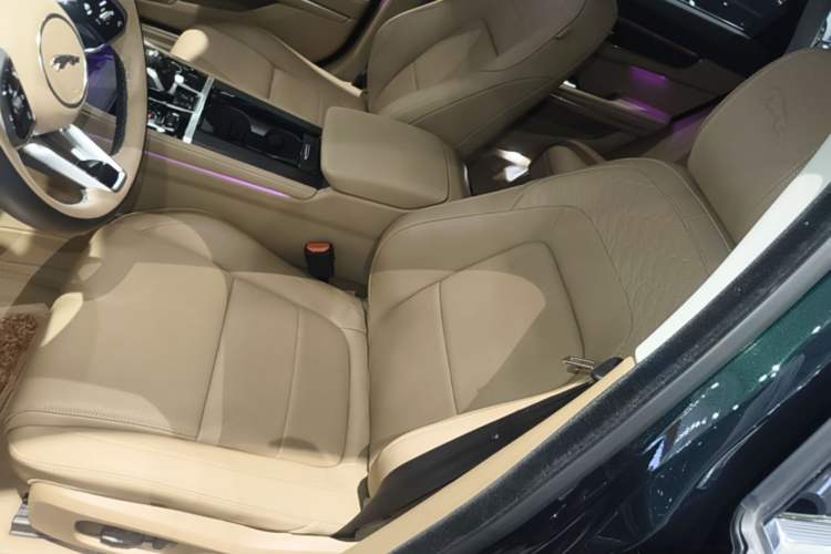 Used Jaguar XFL 2024 2.0T P250 Two-Wheel Drive Prestige Luxury Edition Left Front Seat