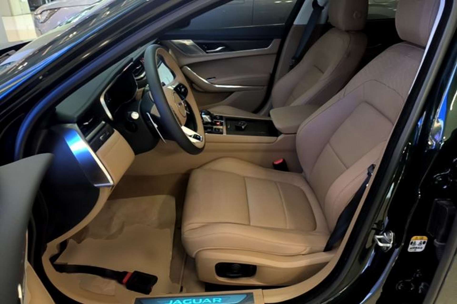 Used Jaguar XFL 2024 2.0T P250 Two-Wheel Drive Prestige Luxury Edition Left Front Seat