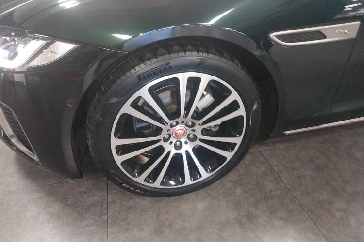 Used Jaguar XFL 2024 2.0T P250 Two-Wheel Drive Prestige Luxury Edition Left Front Wheel Hub