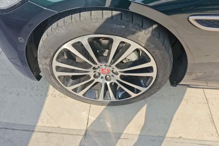 Used Jaguar XFL 2024 2.0T P250 Two-Wheel Drive Prestige Luxury Edition Left Front Wheel Hub