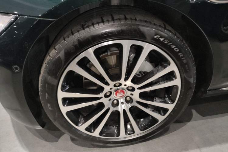 Used Jaguar XFL 2024 2.0T P250 Two-Wheel Drive Prestige Luxury Edition Left Front Wheel Hub