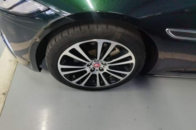 Used Jaguar XFL 2024 2.0T P250 Two-Wheel Drive Prestige Luxury Edition Left Front Wheel Hub