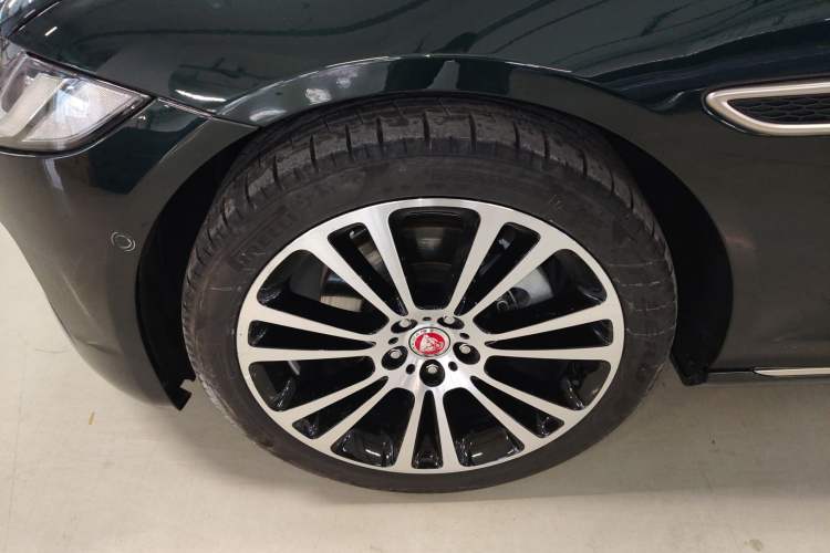 Used Jaguar XFL 2024 2.0T P250 Two-Wheel Drive Prestige Luxury Edition Left Front Wheel Hub