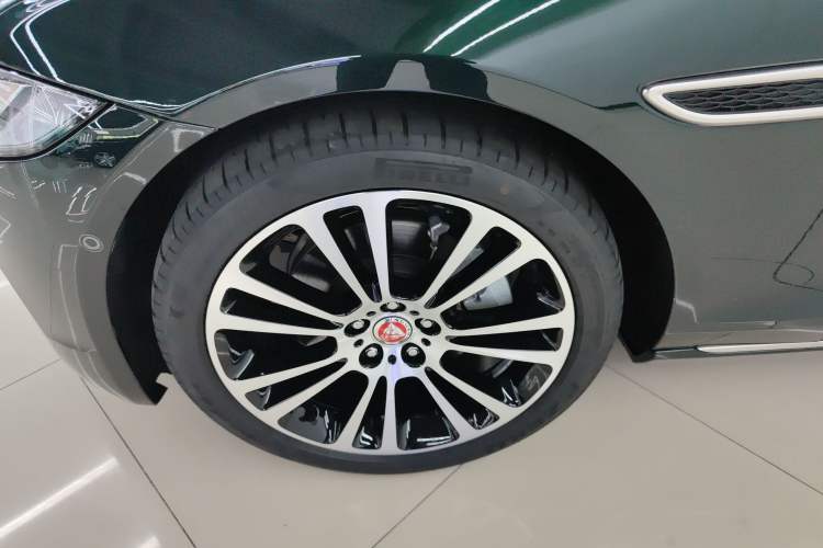 Used Jaguar XFL 2024 2.0T P250 Two-Wheel Drive Prestige Luxury Edition Left Front Wheel Hub