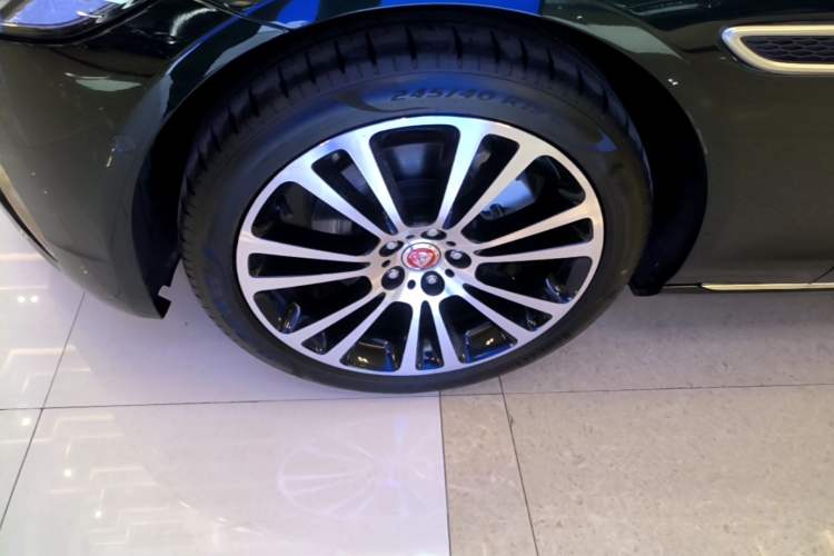 Used Jaguar XFL 2024 2.0T P250 Two-Wheel Drive Prestige Luxury Edition Left Front Wheel Hub