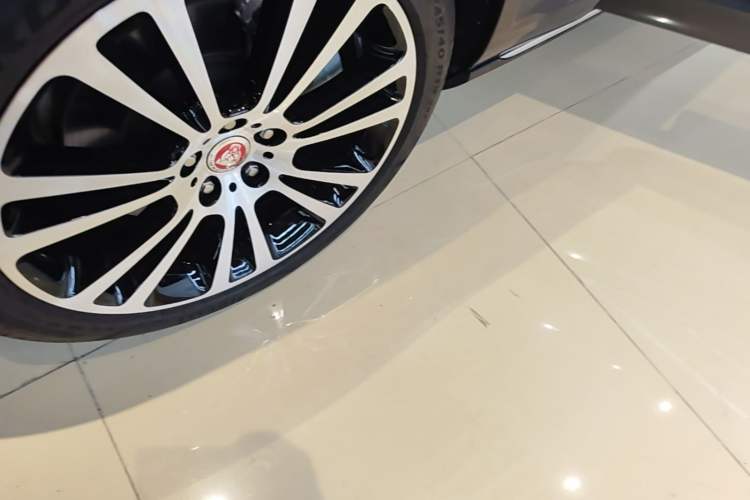Used Jaguar XFL 2024 2.0T P250 Two-Wheel Drive Prestige Luxury Edition Left Front Wheel Hub