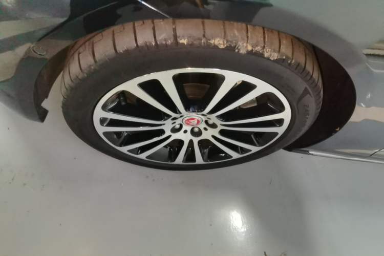 Used Jaguar XFL 2024 2.0T P250 Two-Wheel Drive Prestige Luxury Edition Left Front Wheel Hub