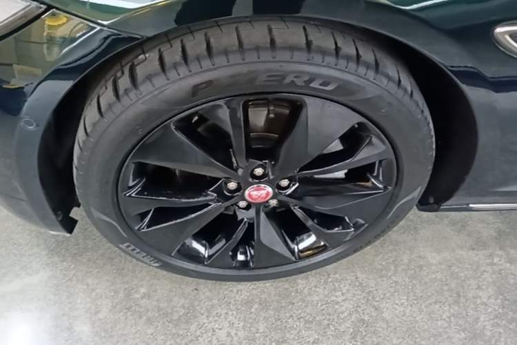 Used Jaguar XFL 2024 2.0T P250 Two-Wheel Drive Prestige Luxury Edition Left Front Wheel Hub