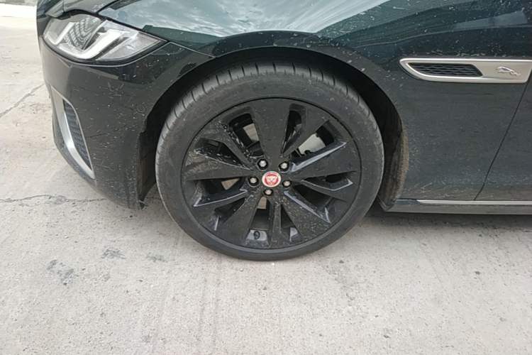 Used Jaguar XFL 2024 2.0T P250 Two-Wheel Drive Prestige Luxury Edition Left Front Wheel Hub